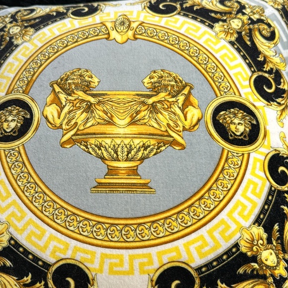 VERSACE MEDUSA BAROQUE LARGE BLACK GOLD GREEK KEY ACCENT THROW PILLOW - Picture 3 of 9